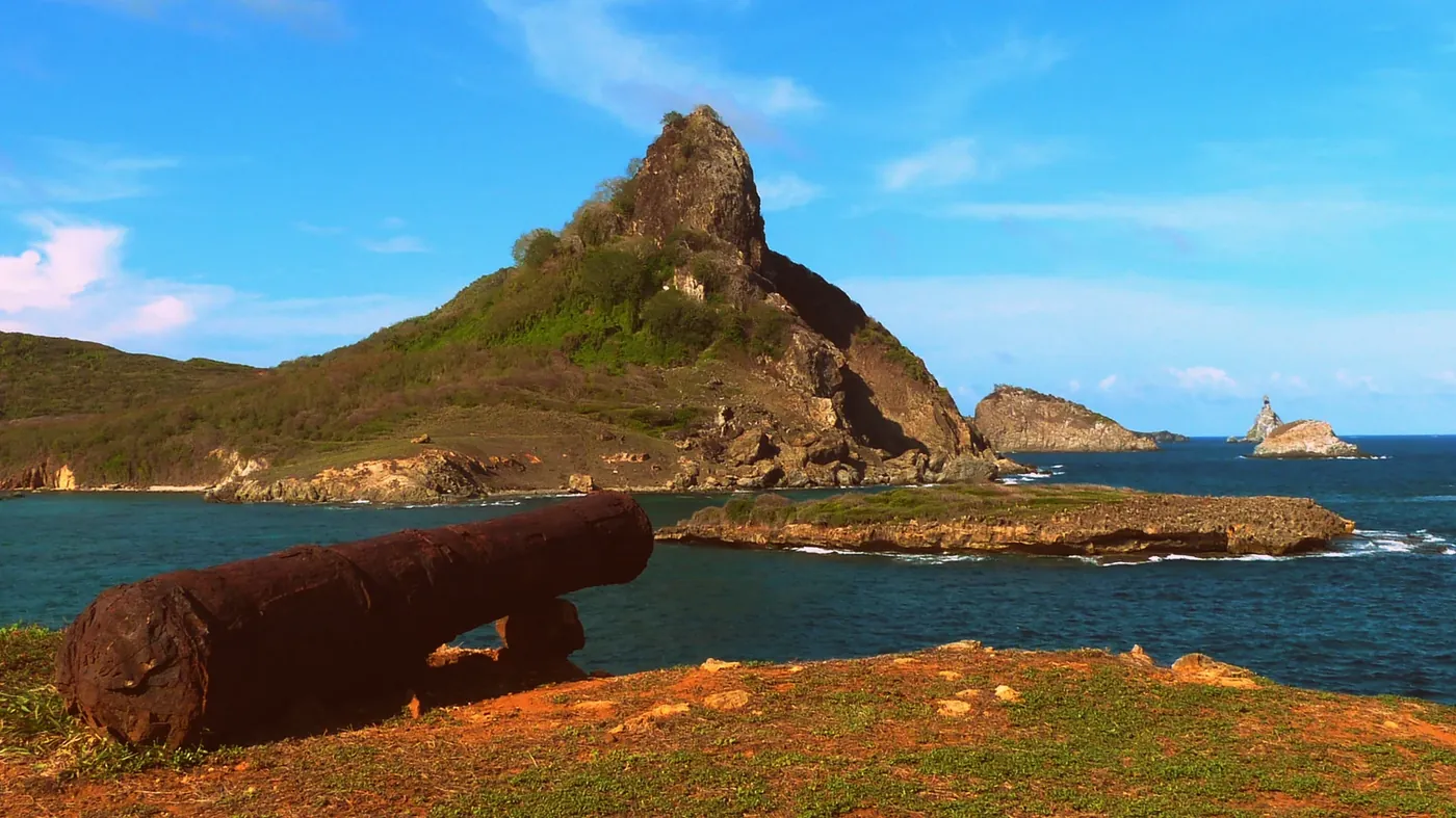 Cannon in the ruins of Forte de São Joaquim do Sueste