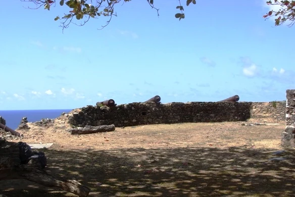 Cannons on the wall of the Reduto de Santana, at Praia do Cachorro
