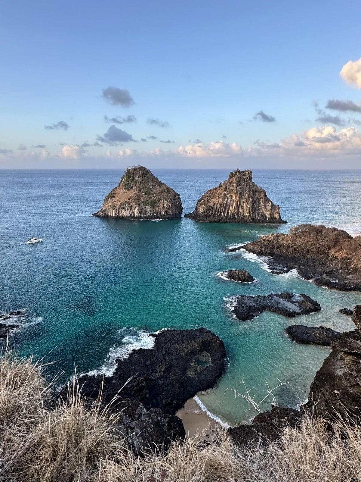 Baía dos Porcos e Morro Dois Irmãos